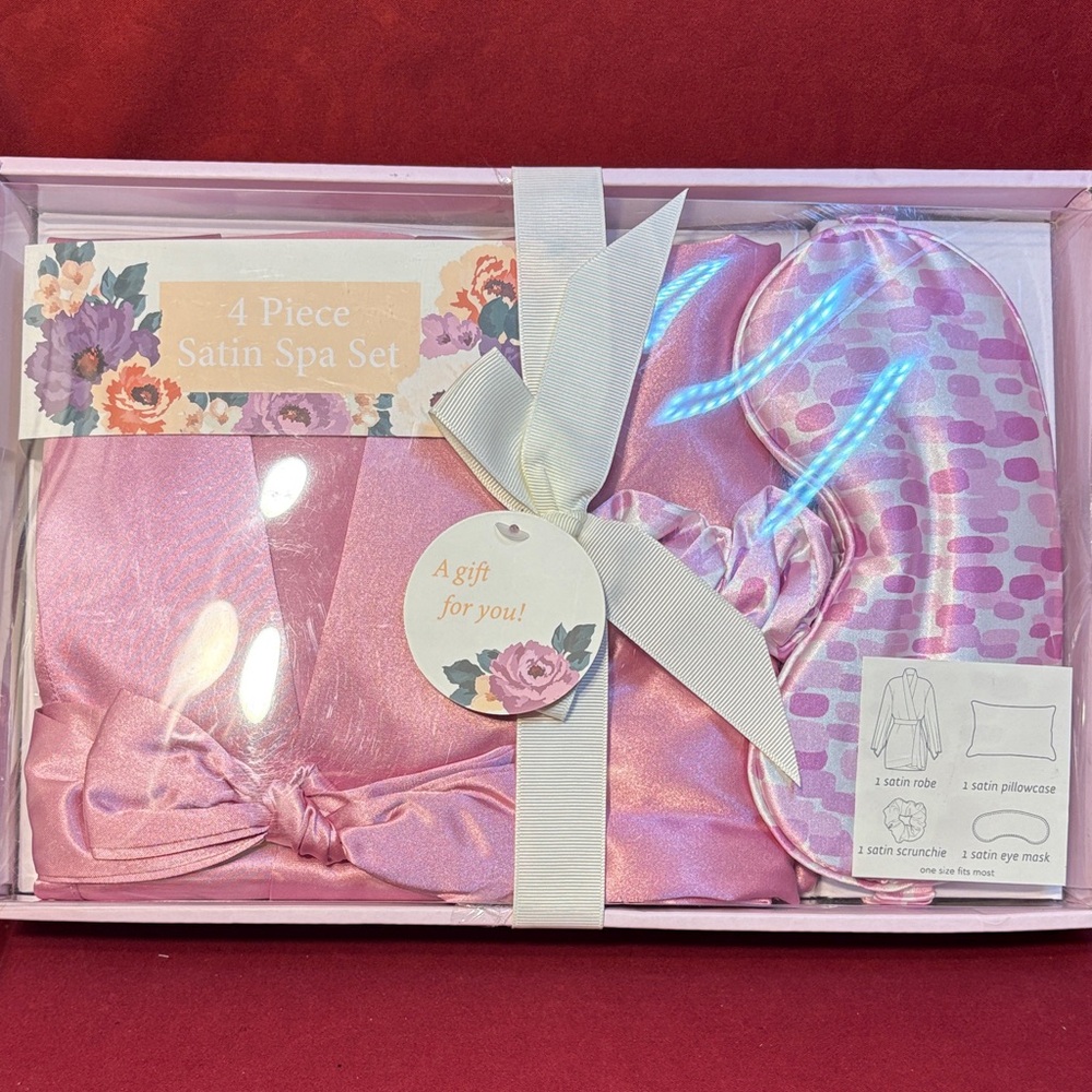 NIB - Satin Spa Set - Pink